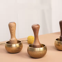 Bol chantant en cuivre moderne fait main, plaqué sur mesure, imprimé en typographie, outil de guérison sonore et de méditation par Crescent Crafts