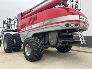 Cosechadora Massey Ferguson 9540 a Precio Económico en Stock, Lista para Envío - Product Image 6