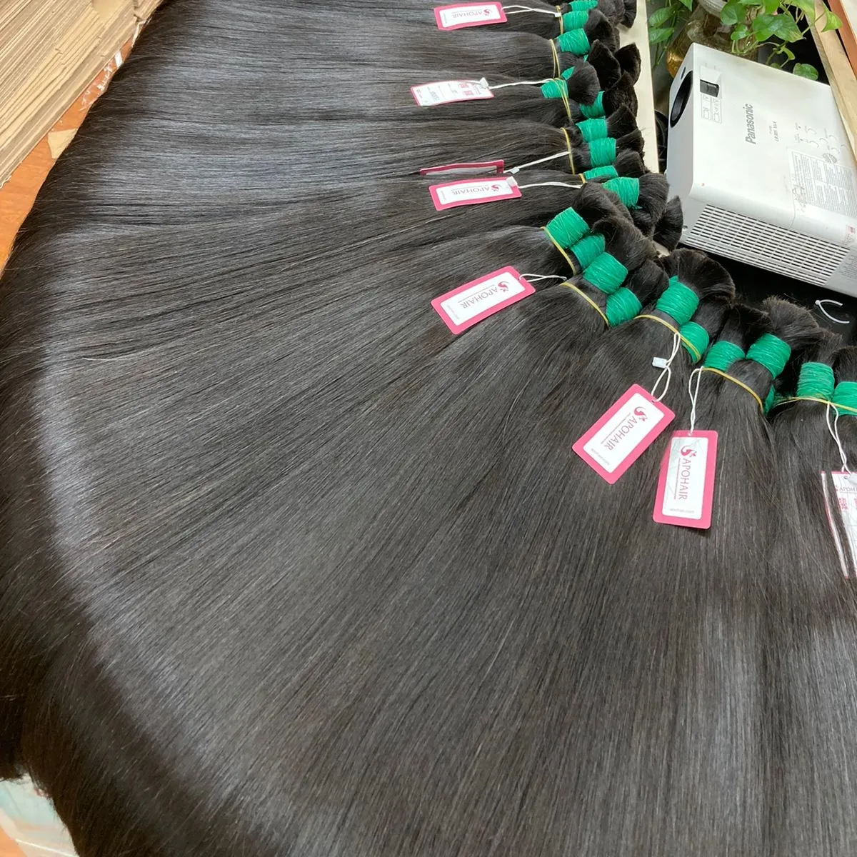 Capelli sfusi lisci setosi di alta qualità 1b da capelli umani al 100% capelli remy brasiliani nessun groviglio senza spargimento