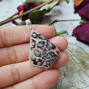 Pendentif en argent sterling 925 en forme de crinoïde fossile, vente en gros |   Bijou en forme de cerf-volant plaqué or avec pierre précieuse naturelle - Product Image 3