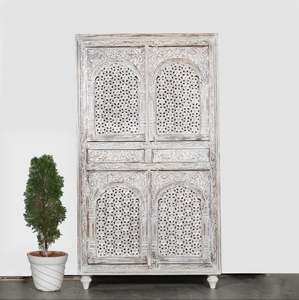 Armario Moderno de Madera Tallada con Diseño Jaali para Dormitorio y Comedor - Product Image 1