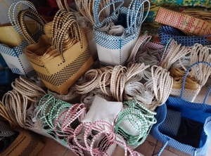 Bolso de mano ecológico ligero para mujer Tejido de material plástico reciclado impermeable para adultos-Precios al por mayor - Product Image 4