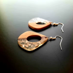 Boucles d'oreilles en corne artisanales de luxe, bijoux tribaux légers avec texture artisanale naturelle et tons terreux - Product Image 2