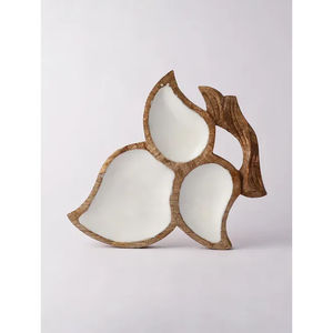 Élégant plateau de service en bois en forme de feuille fait à la main en Inde, parfait pour les repas de mariage et l'affichage des aliments - Product Image 2