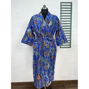 ชุดกิโมโนยาวแบบกลับด้านได้ Kantha Pur สำหรับผู้หญิง สีเขียวพาสเทล ลายสัตว์ ผ้าฝ้าย ใช้คลุมอาบน้ำหรือใส่เป็นชุดว่ายน้ำแบบกลับด้านได้ - Product Image 1