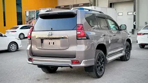 Mejor Oferta Prado TX |   Especificaciones Japonesas RHD |   Motor Diésel de 2.8L y 4 Cilindros |   4x4 Automático |   SUV de 7 Plazas |   Certificado para Exportación a Japón - Product Image 4
