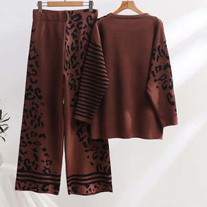 2025 automne nouveau pull à manches longues à la mode coupe ample, pantalon taille haute femmes ensemble hommes - Product Image 2