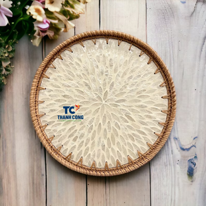 Plateau de luxe en nacre avec bord en rotin tissé Plateau de service décoratif en bois pour restaurants et hôtels - Product Image 2
