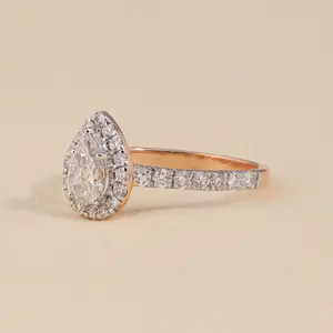 Anillo de Compromiso con Diamante Cultivado en Laboratorio con Banda Pavé y Halo de Pera - Plata de Ley y Oro, Claridad VS1, Colección de Anillos de Diamantes Elegantes - Product Image 1