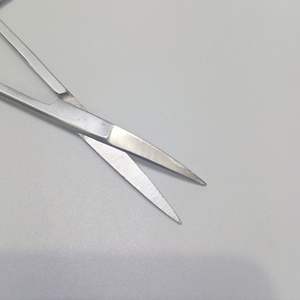 Tijeras desechables para Iris, 11cm, curvadas, romas, afiladas, producto de Venta caliente, instrumentos quirúrgicos de un solo uso de acero inoxidable - Product Image 3