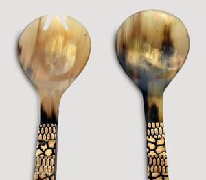 Juego de Servir Ensaladas de Cuerno Natural Hecho a Mano de Lujo con Mangos Ergonómicos Curvos Únicos, Cuchara Grande para Mezclar y Tenedor para Servir - Product Image 4