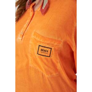 Blusa de Viscosa Lavada RMG Talla Grande para Mujer con Detalle de Emblema, Cómoda Blusa Naranja de Manga Larga para Uso Diario - Product Image 2