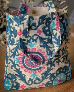 Bolsos Tote Kantha Gudri Bordados a Mano Vintage, Bolsos Kantha Suzani de Algodón en Colores Pastel, Dos Bolsos Tote Hechos a Mano para Compras - Product Image 3