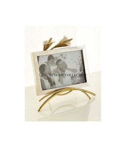 กรอบรูปทำจากไม้และโลหะที่ได้รับแรงบันดาลใจจากวินเทจพร้อมรายละเอียดที่ซับซ้อนสำหรับภาพครอบครัว - Product Image 4