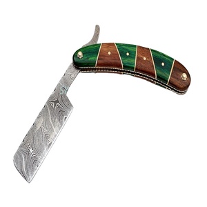 Couteaux Sm : Rasoir droit artisanal en acier Damas avec étui en cuir (sm 4) – Impression typographique - Product Image 1