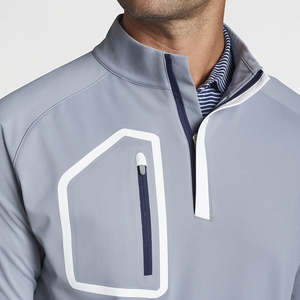 เสื้อฮู้ดกอล์ฟแบบซิปสี่ส่วน ให้ความสบายสูง ออกแบบมาสำหรับนักกีฬาที่ต้องการเสื้อผ้าที่ให้ความอบอุ่น ยืดหยุ่น และระบายอากาศได้ดี สำหรับการฝึกซ้อมประจำวัน - Product Image 5