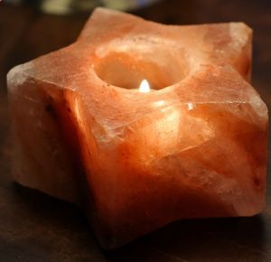 Portavelas de sal del Himalaya rosa con forma de estrella elegante para regalar, relajarse y decoración de interiores con tema de amor - Product Image 1