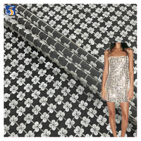 YX972 nouvelles tendances en 2026 Plaid maille paillettes vêtements-jupe tissu trèfle à quatre feuilles conception 5mm mat paillettes tissu pour vêtement