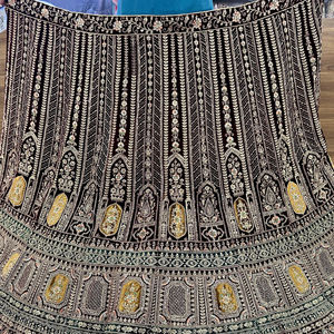 Rajwadi Maroon Rani Velvet Lehenga con Heavy Jarkan Cut Paste Work Long Choli 2,5 M Dupatta 3,5 M Flair para fiestas de invierno de verano - Product Image 5