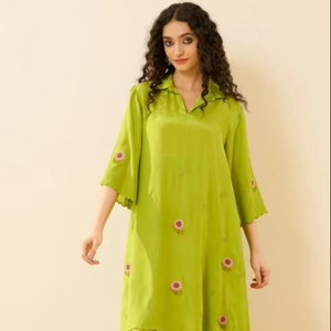 Exclusif à la mode pur coton blanc Chikankari Kurta ensembles pour les femmes brodé à la main droite Kurta avec Palazzo pantalon en gros - Product Image 1