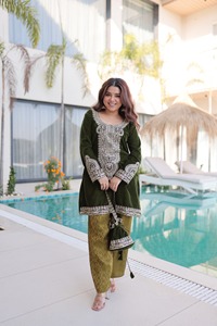 Traje Salwar Kameez de Terciopelo Estilo Indio Pakistaní con Bordado de Zari para Mujer, Vestido para Bodas y Festivales - Product Image 4