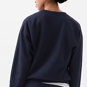 Sweat-shirt court pour femme avec logo personnalisable, service OEM, design d'épaule tombante / Matériel de haute qualité pour l'hiver, prix avantageux - Product Image 5