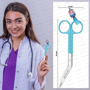 Vaslcare กรรไกรพยาบาลทางการแพทย์สีฟ้าน่ารักเข็มฉีดยาพวงกุญแจตุ๊กตาปลายทื่อลับคมใบมีดสแตนเลสกรรไกรผ้าพันแผล
