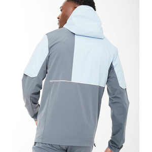 Veste coupe-vent ultralégère personnalisée OEM pour hommes pour les activités de plein air imperméable randonnée et course coupe-vent poche poitrine zippée - Product Image 3