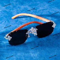 Lunettes de soleil élégantes en argent de luxe avec un nœud scintillant en pierre de moissanite, mode unique, lunettes de soleil parfaites pour les fêtes et les tenues décontractées