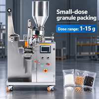 Machine d'emballage de graines pour sachets de 1 à 15 g, pour la vente au détail et les échantillons, avec dosage automatique des granulés et scellage des sachets en film.
