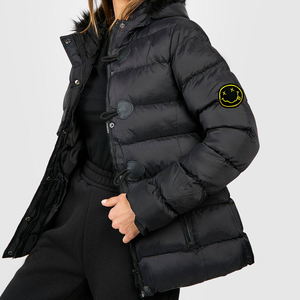 Chaqueta Bomber Personalizada para Mujer con Ribete de Piel de Oveja, Bordado, Transpirable, Procesamiento Crudo, Relleno de Poliéster Acolchado para Invierno - Product Image 1