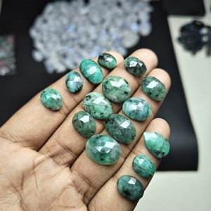 2025 atractiva piedra de mezcla suelta de cristal de Esmeralda brasileña Natural de Color verde esmeralda corte ovalado pulido suave para collar - Product Image 1