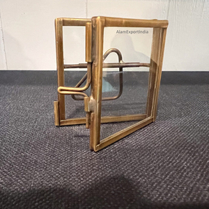 Marco de Fotos de Vidrio Transparente con Borde de Latón Mini, Nuevo y en Oferta, Marco Decorativo de Mesa, Flores Prensadas, Diseño Único con Parte Trasera en el Marco - Product Image 5