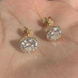 Boucles d'oreilles clous en diamant rond de 1 carat cultivé en laboratoire, or massif 14 carats, diamant rond taille brillant, boucles d'oreilles à fermoir poussoir, forme circulaire, port quotidien - Product Image 5