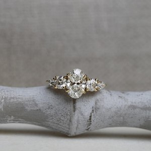 Anillo de Diamante Ovalado de Laboratorio con Certificación IGI de 2.33 Quilates VS1 en Oro de 14K, Anillo de Compromiso y Boda Personalizado para Mujer, Joyería para Fiestas - Product Image 1