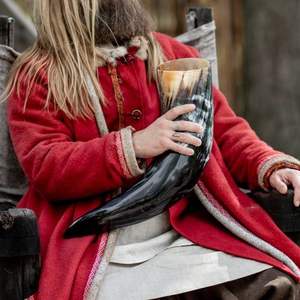 Corne à boire en corne de buffle faite à la main avec fonction imperméable, forme naturelle, style moderne pour la décoration de mariage et de la maison - Product Image 1