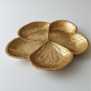 Serveur de fruits secs en verre d'aluminium fabriqué à la main avec trois bols à feuilles connectés finition or brillant Design de luxe pour un dîner élégant - Product Image 5