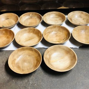 Cuencos de madera hechos a medida ideales para usar como ensaladeras y para decoración del hogar para reventa - Product Image 2