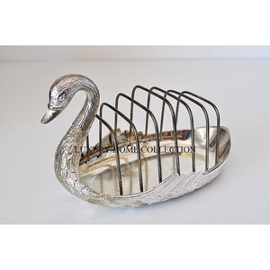 ชั้นวางขนมปังโลหะดีไซน์พรีเมี่ยมขอบเรียบและมีรายละเอียดแบบศิลปะสำหรับโต๊ะอาหารเช้าสุดหรู - Product Image 1