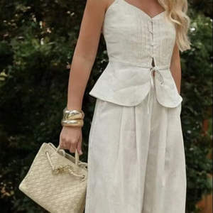 Ensemble de vêtements d'été pour femmes en coton et lin uni, haut sans manches à col en V avec boutons sur le devant et pantalon palazzo taille haute - Product Image 3