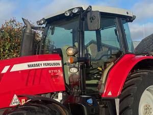 รถแทรกเตอร์ฟาร์ม 140 แรงม้า Massey Ferguson 6715S รถแทรกเตอร์การเกษตร 4 ล้อขับเคลื่อน ประสิทธิภาพสูง พร้อมห้องโดยสาร รถแทรกเตอร์มือสองสำหรับขาย - Product Image 3