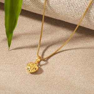 Collier avec pendentif en or en forme de cœur Muse Aura - Product Image 1