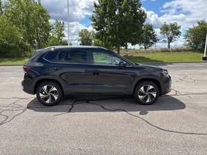 Neuf/Occasion 2025 pour Taos SE 4Motion SUV Essence Sièges en Cuir Pneus R18 Toit Panoramique Caméra Arrière - Product Image 4