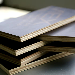 Madera contrachapada recubierta de película de alta calidad de 1220*2440mm con núcleo de madera dura de diseño moderno hecho en Vietnam - Product Image 1