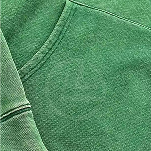 Sudadera con capucha de lavado ácido de estilo urbano para hombres con dobladillo crudo y textura lavada Sudadera con capucha de lavado ácido de lana suave para hombres - Product Image 5