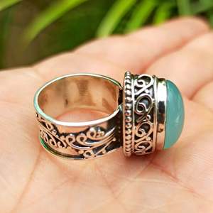 Bague artisanale en argent sterling 925 de style bohème avec calcédoine, pierre de naissance de mars, sur mesure, taille US, par Navya Craft - Product Image 5