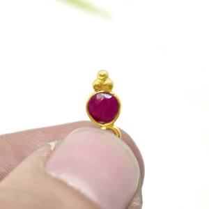 จี้พลอยทับทิมย้อมสี ชุบทอง ทำมือ จี้ทรงกลมเหลี่ยมเพชรพลอย ของขวัญแทนใจ ขายเป็นชิ้น - Product Image 4