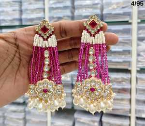 Conjuntos de joyería de pendientes de moda pesados largos de trabajo con tachuelas y perlas de estilo Kundan de estilo de boda de calidad superior para mujeres y niñas - Product Image 2