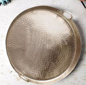 Bandeja decorativa navideña para frutas en material metálico para decoración del hogar en diseño moderno - Product Image 5