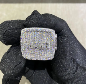Anillo de Plata de Ley 925 con Incrustaciones de Diamantes Moissanite VVS de Lujo, Estilo Hip Hop, con Letra Personalizada y Forma Cuadrada, para Fiestas - Product Image 1
